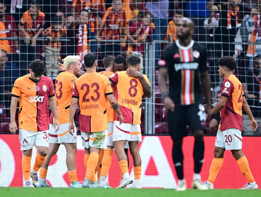 Galatasaray- Gaziantep FK'yı 3 golle geçti - Resim : 1