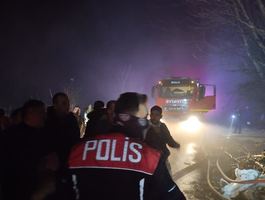 Evde başlayan yangın ahıra da sıçradı. 4 inek telef oldu - Resim : 2