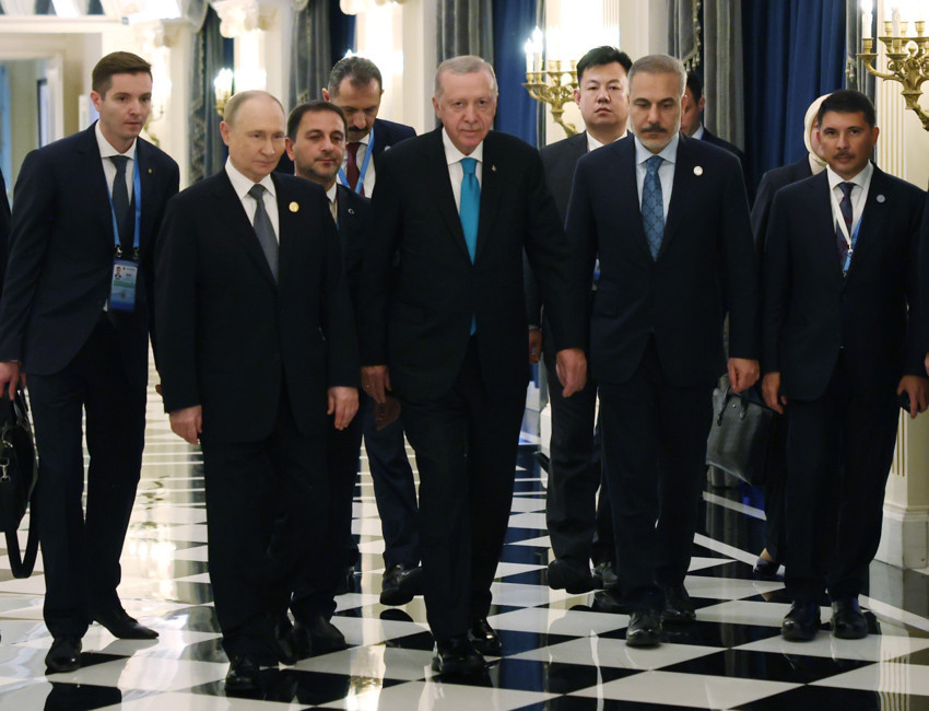 Çin'de diplomasi trafiği! Cumhurbaşkanı Erdoğan Çin'de Putin'le bir araya geldi - Resim : 1
