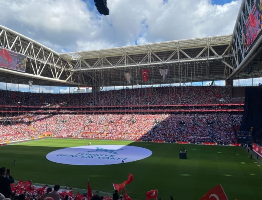 Cumhurbaşkanı Erdoğan'dan Rams Park'ta T&Uuml;GVA Yaz Okulları Final Programı'nda &ouml;nemli mesajlar: "Gen&ccedil;lerimizi &uuml;&ccedil; beş kendini bilmeze yedirmeyiz" - Resim : 1