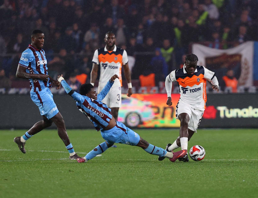 Trabzonspor'a zirve yarışında Başakşehir darbesi! Son dakika golüyle yıkıldılar! - Resim : 2