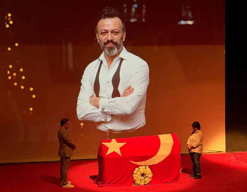 Oyuncu Serhat Kılıç son yolculuğuna uğurlanıyor: Meslektaşları gözyaşlarıyla veda etti - Resim : 1