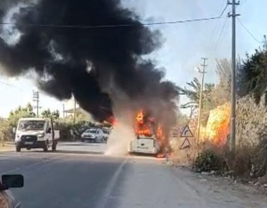 Mersin'de öğrenci servisi yandı! O anlar kamerada - Resim : 1