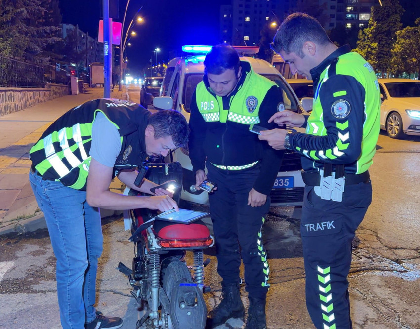 Polisten kaçtı, kırmızıda geçti, kaza yaptı! Çocuğun kaçışı babasına servete mal oldu - Resim : 4