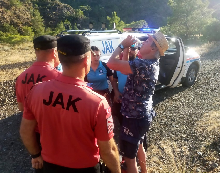 Turist eş, mahsur kaldı, cansız bedenine ulaşıldı! - Resim : 1