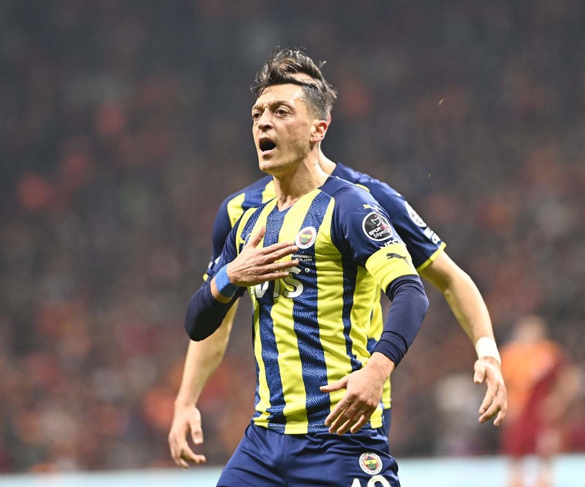 Eski futbolcu Mesut Özil’den yıllar sonra gelen Fenerbahçe itirafı! “İstiyordum ama izin vermediler” - Resim : 1