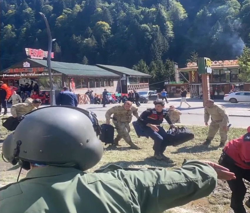 Rize'deki sel felaketi! Ayder Yaylası'nda mahsur kalmışlardı: MSB tahliye anlarını paylaştı - Resim : 1
