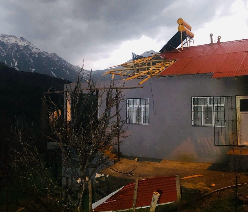Kuvvetli rüzgâr hayatı etkiledi! O ilde eğitime ara verildi - Resim : 1