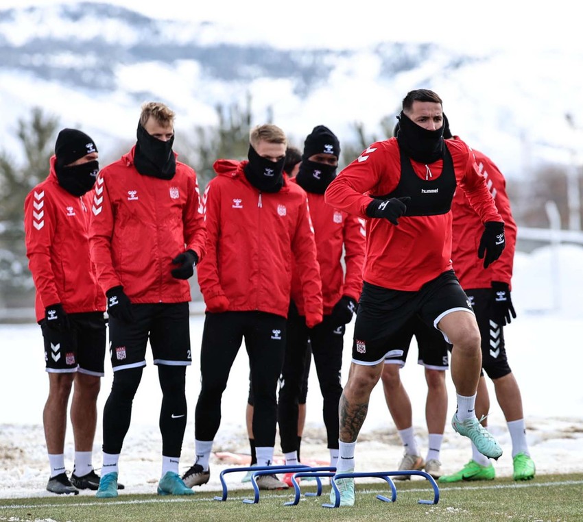 Sivasspor’da sakat ve cezalılar can sıkıyor! 8 futbolcu Beşiktaş maçında yok! İşte eksikler - Resim : 1