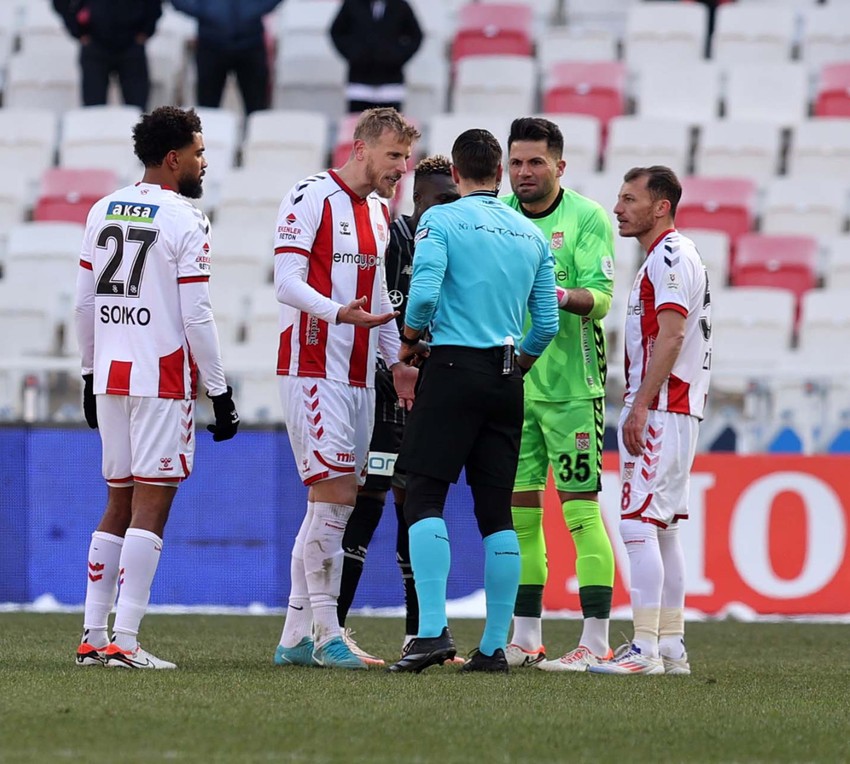 Alt sıralarda puanlar paylaşıldı! Sivasspor, Konyaspor maçında kazanan çıkmadı! - Resim : 1