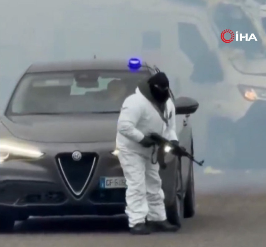 İtalya'da film gibi soygun: Para nakil aracını pusu kurdular! O anlar kamerada - Resim : 1