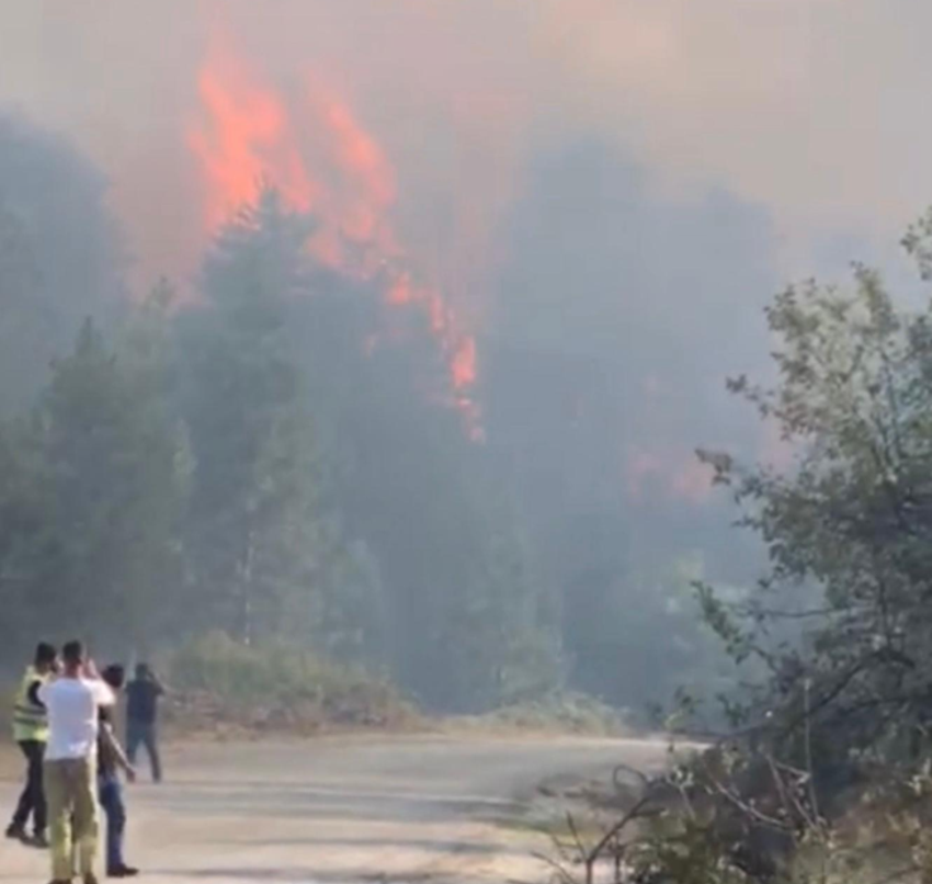 Karabük ve Kastamonu yanıyor! Bölgede boşaltılan köy sayısı 9'a yükseldi - Resim : 1