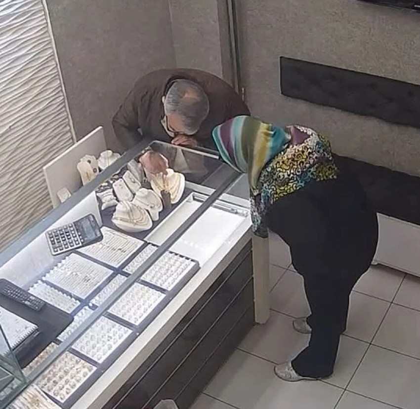 Bankacı kılık değiştirip kuyumcuyu soymaya kalktı! İfadesi pes dedirtti - Resim : 1