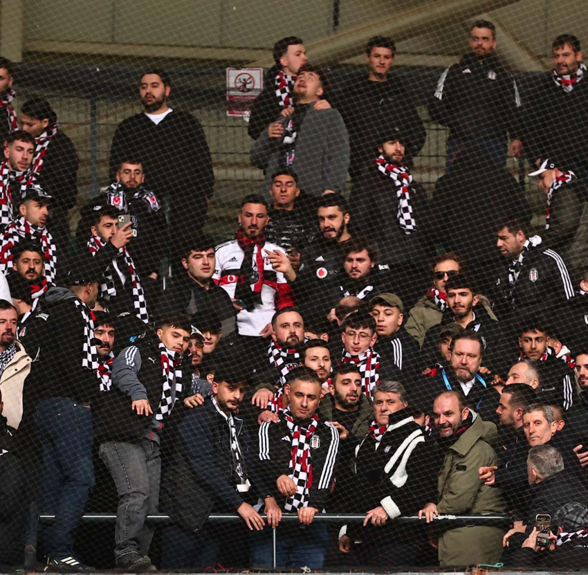 Tribündeki yerini aldı! Serdal Adalı, Kocaelispor maçını taraftarlarla izledi - Resim : 2