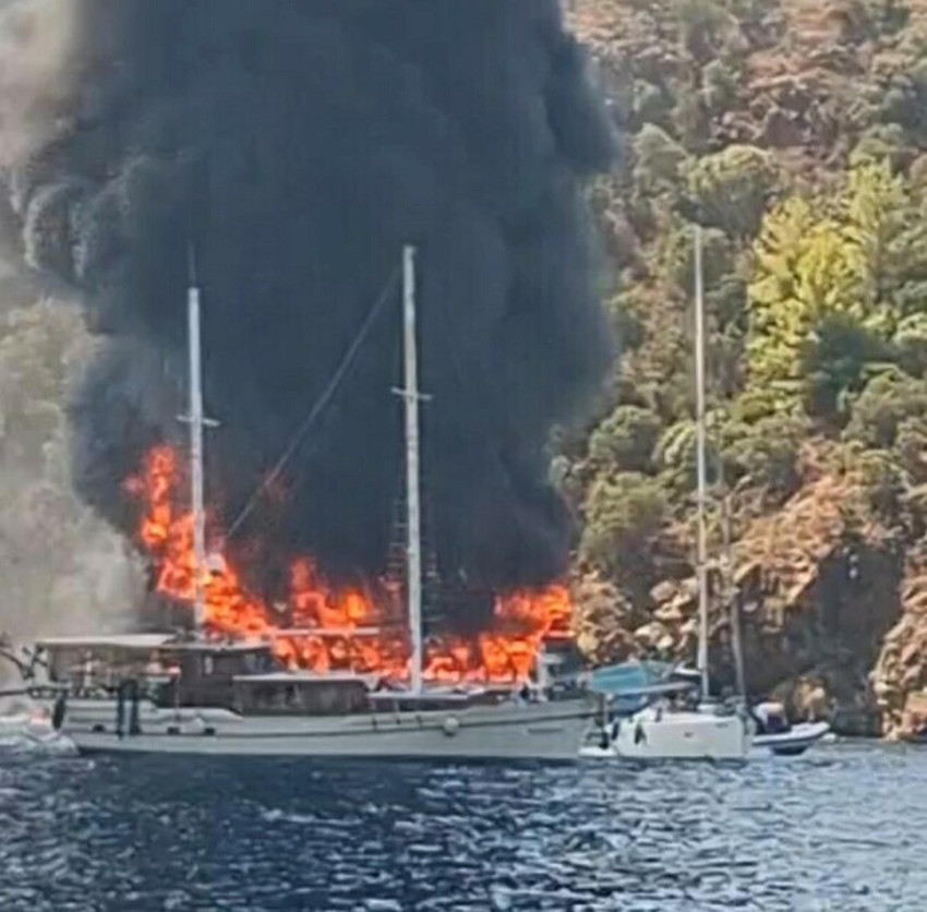 Fethiye'de can pazarı: Gezi teknesinde yangın çıktı! 115 kişi denize atladı - Resim : 1