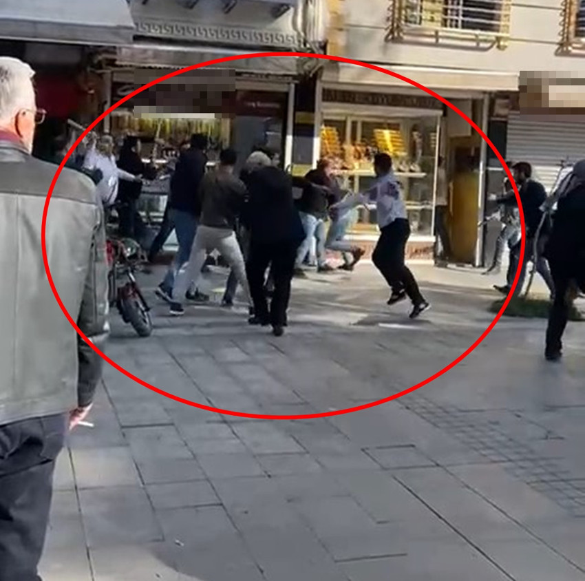 Mardin'de esnaf birbirine girdi! 3 kişi yaralandı: O anlar kameraya yansıdı - Resim : 1