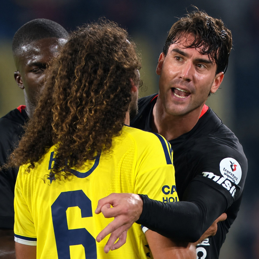 Fenerbahçe- Beşiktaş derbisinde saha karıştı! Skriniar ve Vlahovic birbirine girdi - Resim : 5