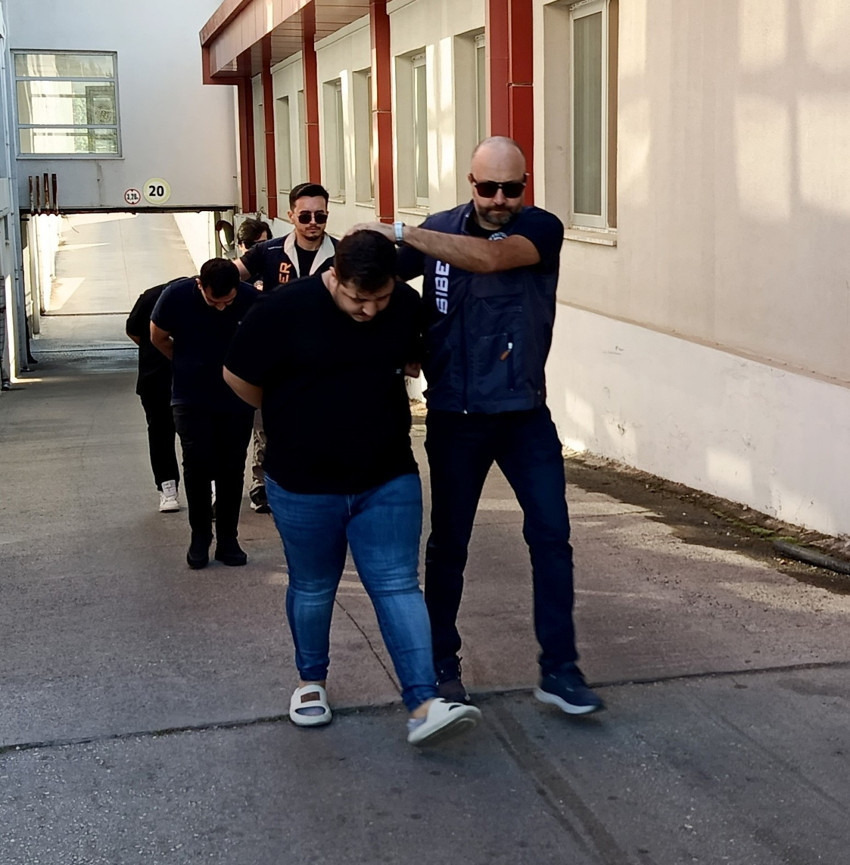 Adana'da akıl almaz dolandırıcılık! Boğa alacakken Sazan Sarmalı kurbanı oldular - Resim : 1