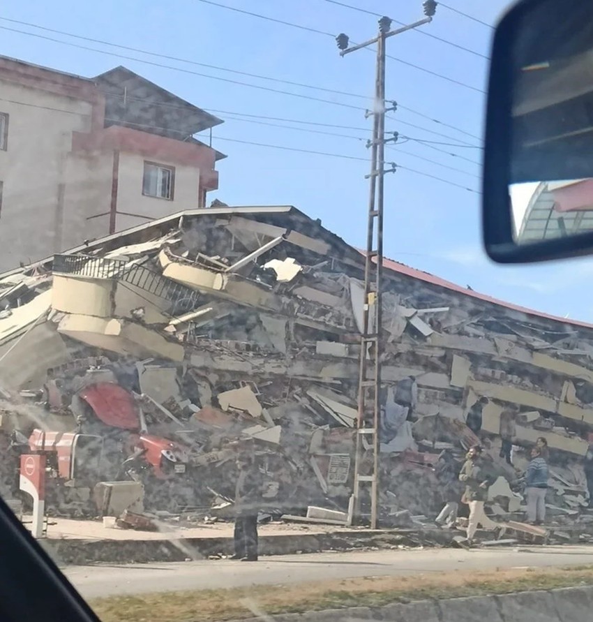 Kolon kesen müteahhit 618 yıl hapisle yargılanırken tahliye edildi: Sırra kadem bastı! - Resim : 1