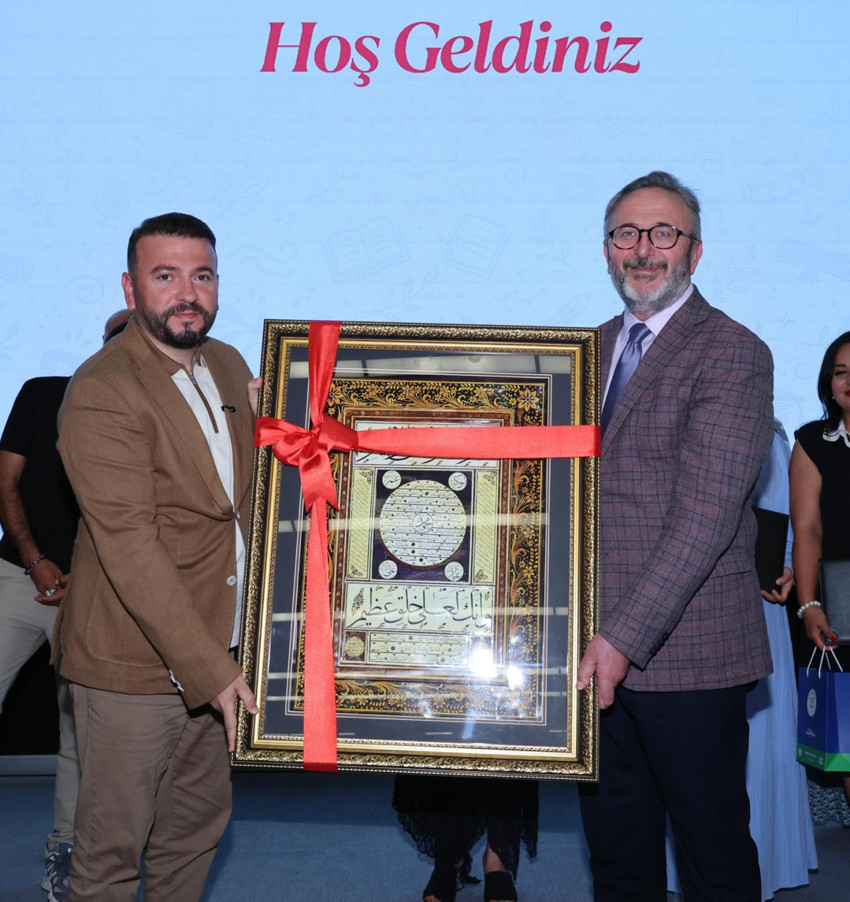 Arnavutköy’de gençlerin gurur günü: Yeni Medya Akademi mezunlarını verdi - Resim : 4
