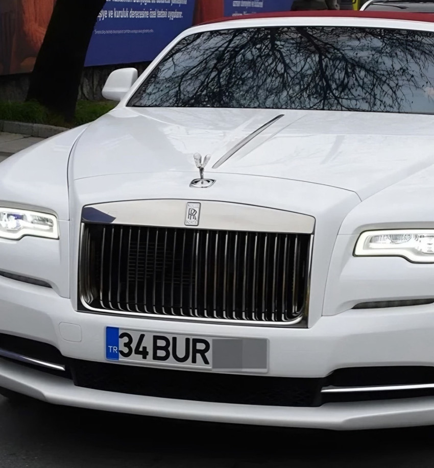 Burak Özçivit 35 milyonluk lüks aracıyla görüntülendi - Resim : 3