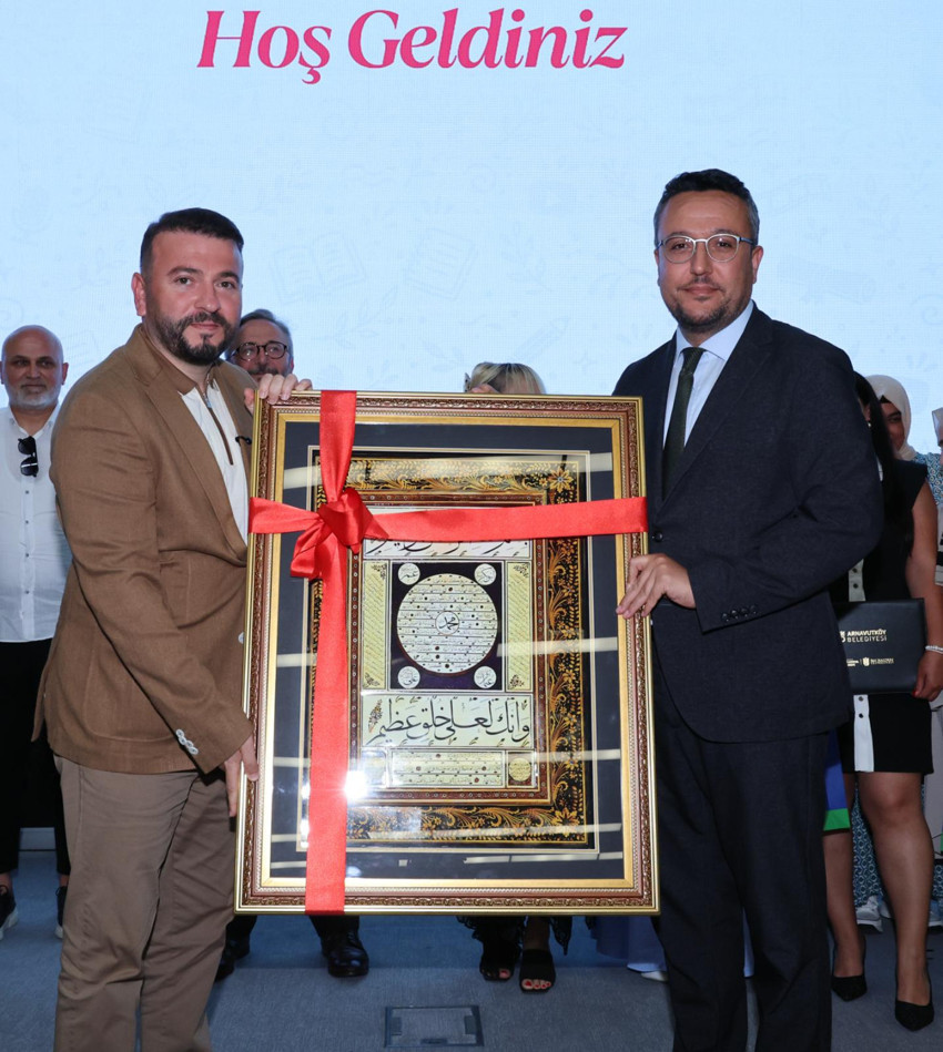 Arnavutköy’de gençlerin gurur günü: Yeni Medya Akademi mezunlarını verdi - Resim : 5