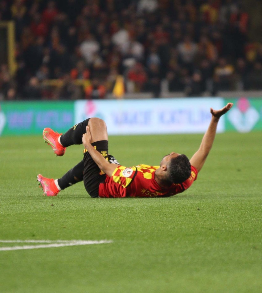 Göztepe’ye kötü haber! Yıldız futbolcu sezonu kapattı - Resim : 1