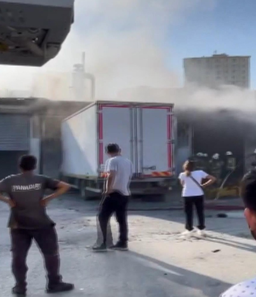 Son dakika! Beylikdüzü'nde patlama! Ekipler olay yerine sevk edildi - Resim : 2