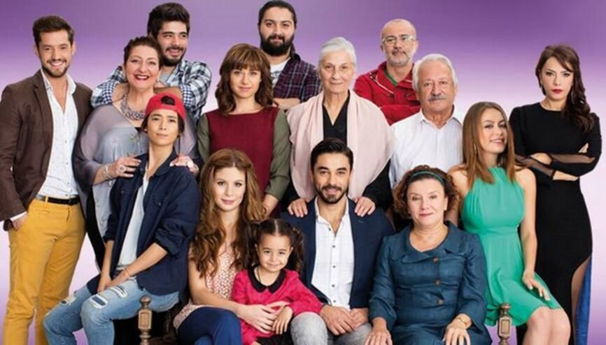 Gömleğinin düğmelerini açıp poz verdi! Seray Kaya iç çamaşırlı cesur pozuyla yürek hoplattı - Resim: 3