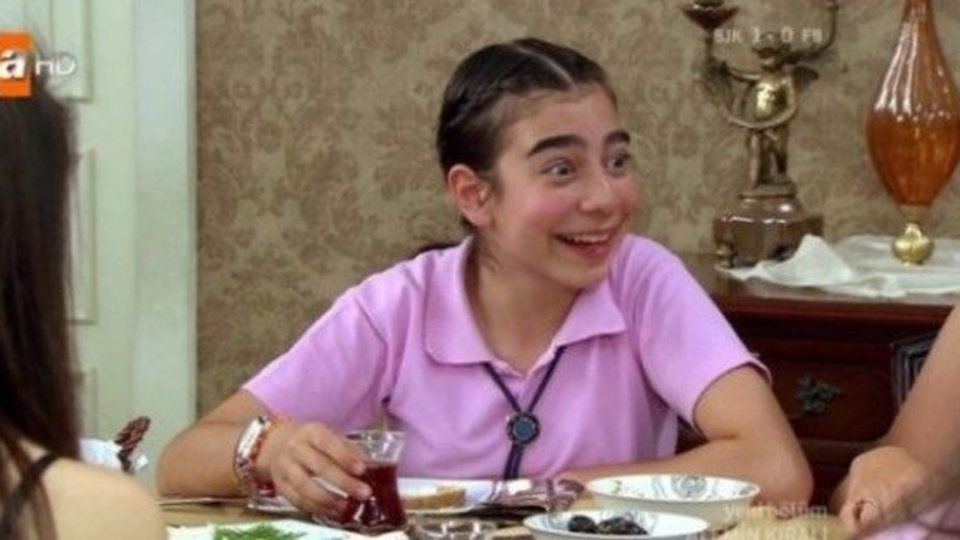 Alemin Kıralı’nın Oben’i Birsu Demir kış günü güneşlendi! Cesur pozu sosyal medyayı yaktı geçti! - Resim: 1