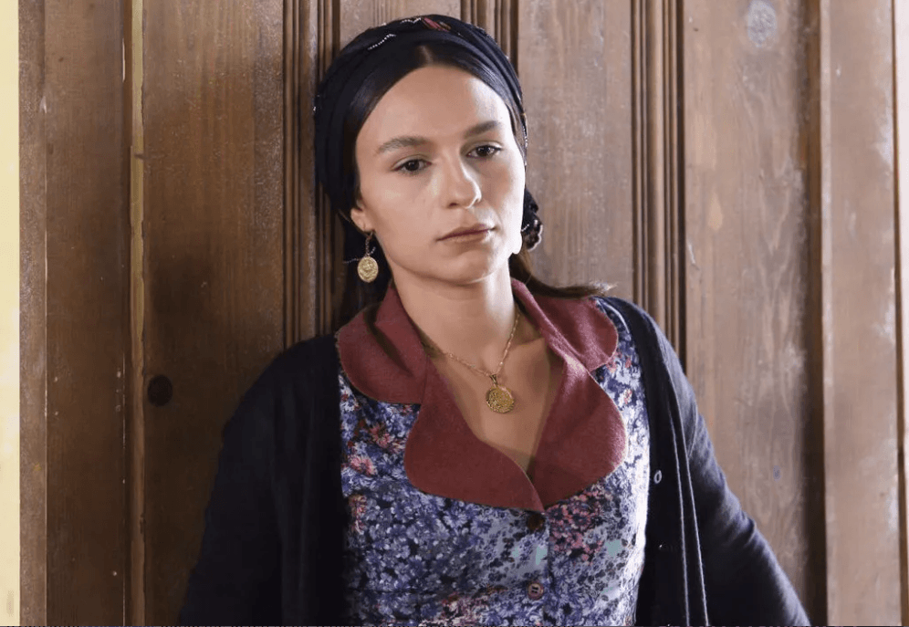 Selin Yeninci'nin tek düğmeli yelek pozu çok konuşulacak! Cesareti ile hayran bıraktı - Resim: 2