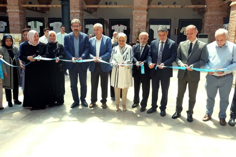 Padişahlar o gömleği giymeden savaşa çıkmıyorlardı, hastalanınca şifayı dualı gömlekte buluyorlardı! İşte, padişahların maveni zırhı: Dualı gömlekler... - Resim: 3