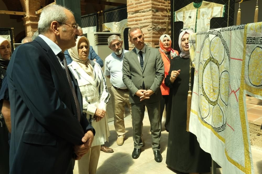 Padişahlar o gömleği giymeden savaşa çıkmıyorlardı, hastalanınca şifayı dualı gömlekte buluyorlardı! İşte, padişahların maveni zırhı: Dualı gömlekler... - Resim: 4